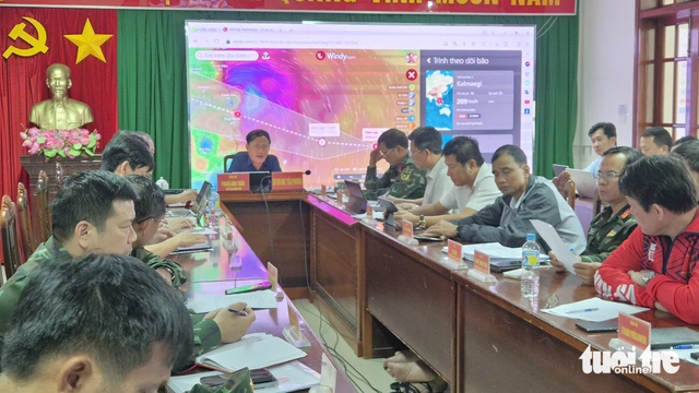 Gia Lai: Lidé mají zakázáno opouštět své domovy od 16:00, vozidla zastavují provoz na silnici po 17:00 - Foto 1.