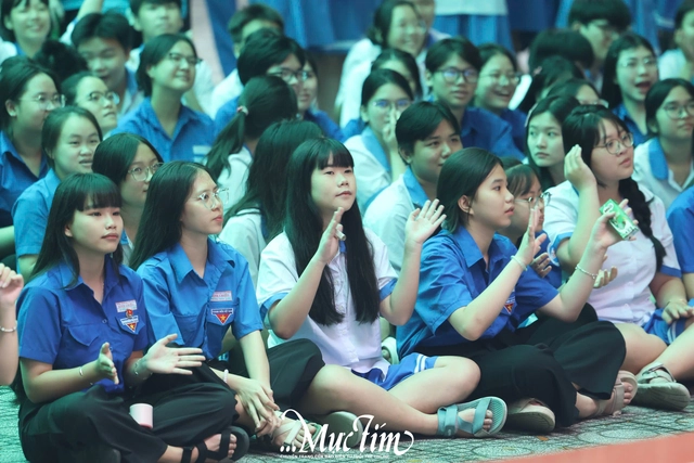 Nạp 'vitamin' âm nhạc cùng teen Trường THPT Bình Chiểu trong giờ ra chơi- Ảnh 8. Nạp 'vitamin' âm nhạc cùng teen Trường THPT Bình Chiểu trong giờ ra chơi- Ảnh 8.