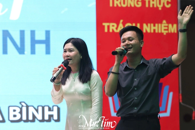 Nạp 'vitamin' âm nhạc cùng teen Trường THPT Bình Chiểu trong giờ ra chơi- Ảnh 4. Nạp 'vitamin' âm nhạc cùng teen Trường THPT Bình Chiểu trong giờ ra chơi- Ảnh 4.