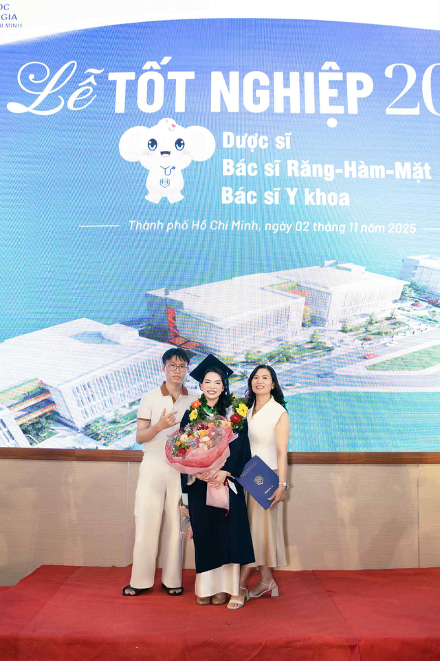 Thủ khoa Trường đại học Khoa học Sức khỏe: Chỉ cần bền bỉ mỗi ngày, thành quả sẽ đến- Ảnh 4. Thủ khoa Trường đại học Khoa học Sức khỏe: Chỉ cần bền bỉ mỗi ngày, thành quả sẽ đến- Ảnh 4.