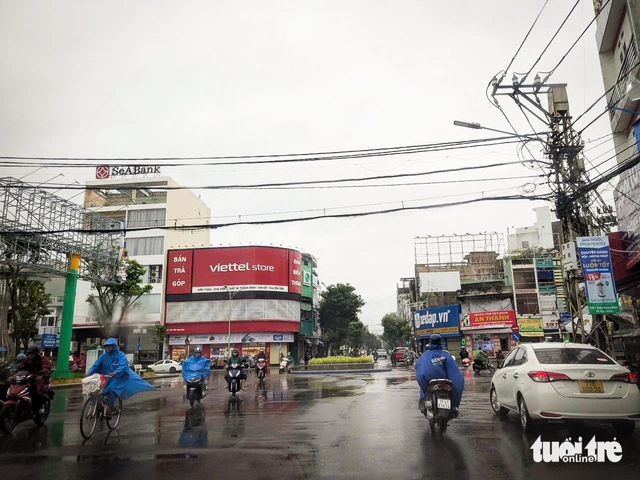 Gió và mưa bão Kalmaegi đã ảnh hưởng trên đất liền, dự báo bão vào bờ sớm hơn - Ảnh 8.