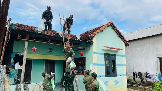 Gió và mưa bão Kalmaegi đã ảnh hưởng trên đất liền, dự báo bão vào bờ sớm hơn - Ảnh 3.