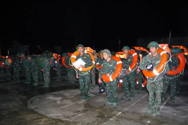 Gió và mưa bão Kalmaegi đã ảnh hưởng trên đất liền, dự báo bão vào bờ sớm hơn - Ảnh 2.