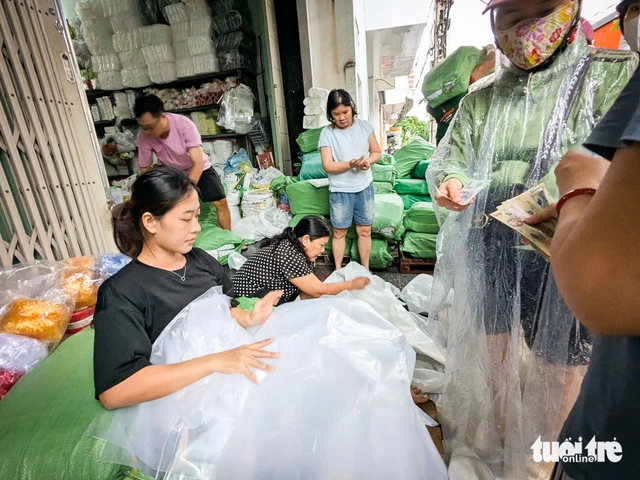 Gió và mưa bão Kalmaegi đã ảnh hưởng trên đất liền, dự báo bão vào bờ sớm hơn - Ảnh 6.