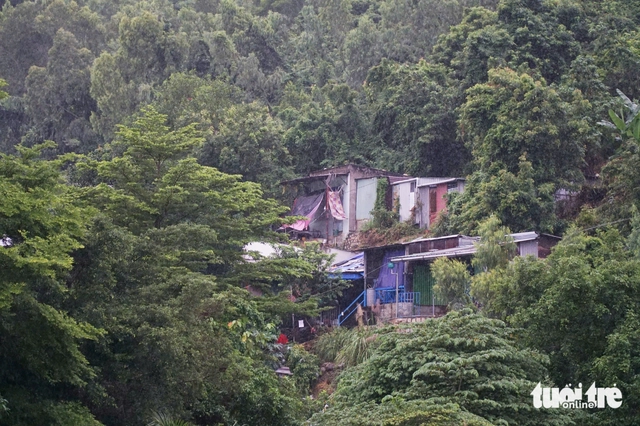 Gió và mưa bão Kalmaegi đã ảnh hưởng trên đất liền, dự báo bão vào bờ sớm hơn - Ảnh 2.