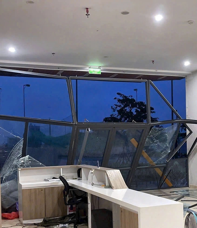 Bão Kalmaegi suy yếu xuống cấp 12, hàng trăm cuộc gọi cầu cứu - Ảnh 3.