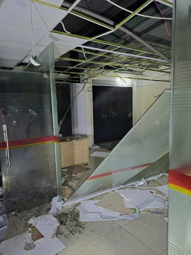 Bão Kalmaegi suy yếu xuống cấp 12, hàng trăm cuộc gọi cầu cứu - Ảnh 1.