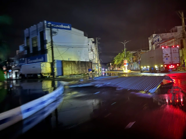 22h15, tâm bão Kalmaegi đang ở Tây Nguyên, cường độ bão mạnh cấp 9 - Ảnh 2.