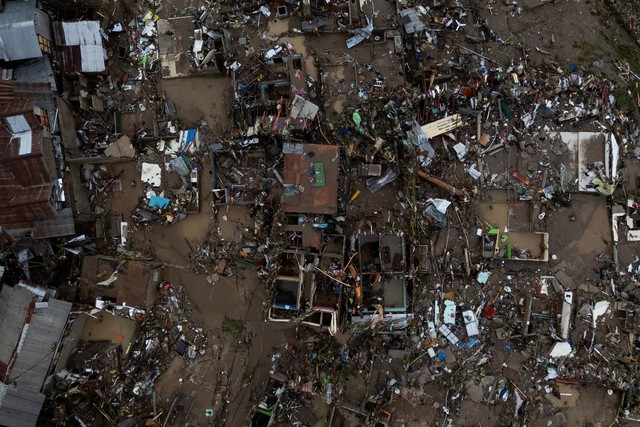 Typhoon Kalmaegi hits Vietnam after killing 114 in Philippines- Ảnh 2. Typhoon Kalmaegi hits Vietnam after killing 114 in Philippines- Ảnh 2.