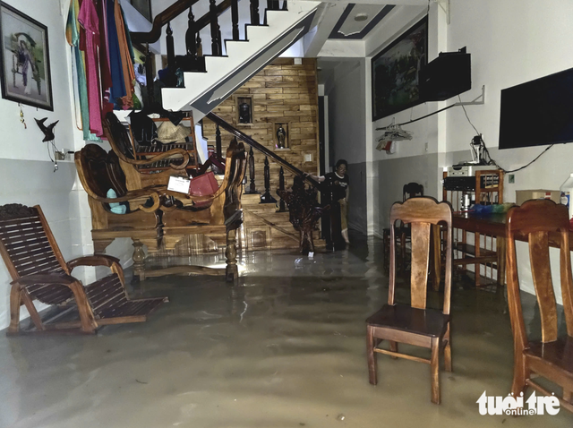 Floodwaters engulf homes overnight in Vietnam’s Dak Lak after storm Kalmaegi
- Ảnh 3. Floodwaters engulf homes overnight in Vietnam’s Dak Lak after storm Kalmaegi
- Ảnh 3.