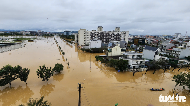 Vietnam’s Hue ends historic 23-day flooding
- Ảnh 1.
