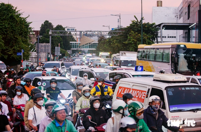 Ho Chi Minh City blames surge in vehicles, roadworks on worsening traffic jams- Ảnh 1.