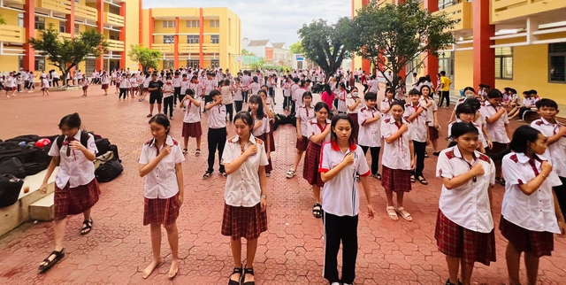 Thầy trò Trường THCS Tân Quý Tây cùng thi nhảy flashmob - Ảnh 6.