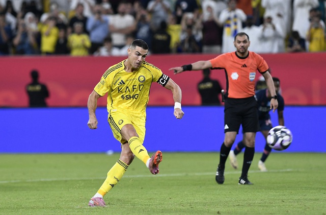 Ronaldo ghi bàn giúp Al Nassr nối dài mạch toàn thắng tại Saudi Pro League- Ảnh 1.