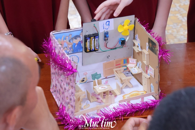 Học sinh Trường THPT Hàn Thuyên chế tạo mô hình máy rửa tay tự động- Ảnh 7. Học sinh Trường THPT Hàn Thuyên chế tạo mô hình máy rửa tay tự động- Ảnh 7.