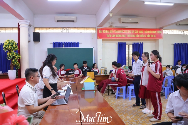 Học sinh Trường THPT Hàn Thuyên chế tạo mô hình máy rửa tay tự động- Ảnh 6. Học sinh Trường THPT Hàn Thuyên chế tạo mô hình máy rửa tay tự động- Ảnh 6.