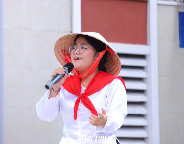 Học trò Trường THPT Hàn Thuyên 'tặng quà' 20-11 sớm cho thầy cô - Ảnh 16.