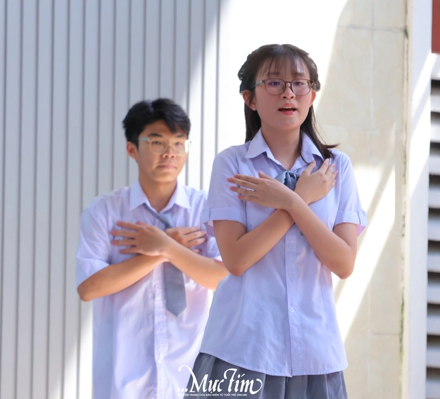 Học trò Trường THPT Hàn Thuyên 'tặng quà' 20-11 sớm cho thầy cô - Ảnh 23.