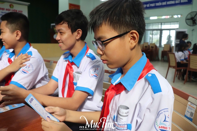 Teen Trường THCS Long Thọ thích thú khám phá điều chưa 'bật mí' về thuốc, cây xanh và vi khuẩn - Ảnh 4.