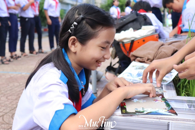 Teen Trường THCS Long Thọ thích thú khám phá điều chưa 'bật mí' về thuốc, cây xanh và vi khuẩn - Ảnh 9.