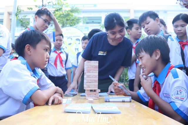 Teen Trường THCS Long Thọ thích thú khám phá điều chưa 'bật mí' về thuốc, cây xanh và vi khuẩn - Ảnh 10.