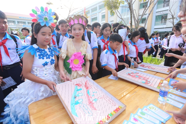 Teen Trường THCS Long Thọ thích thú khám phá điều chưa 'bật mí' về thuốc, cây xanh và vi khuẩn - Ảnh 16.