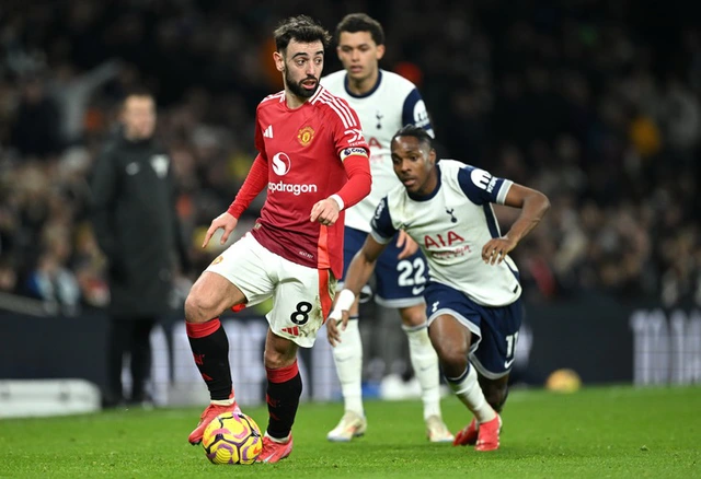 Hòa kịch tính Tottenham 2-2, Man United lỡ cơ hội vào top 4 - Ảnh 2.