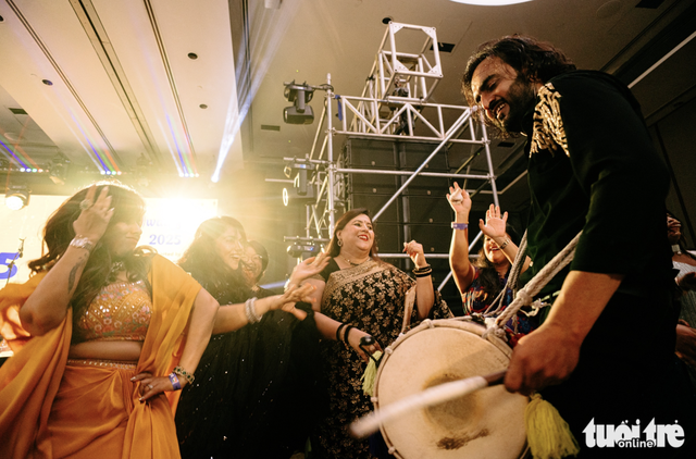 Vibrant colors of India shine bright at Diwali festival in Ho Chi Minh City
- Ảnh 1. Vibrant colors of India shine bright at Diwali festival in Ho Chi Minh City
- Ảnh 1.