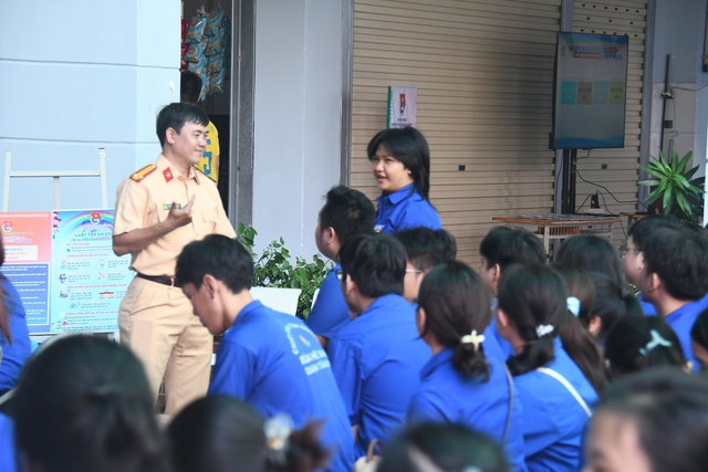1000 học sinh Phường Phú Nhuận cùng tìm hiểu Pháp luật học đường - Ảnh 2.