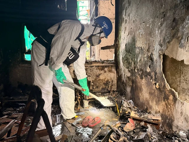 Police comb fire-ravaged Hong Kong apartments, death toll at 146- Ảnh 8.