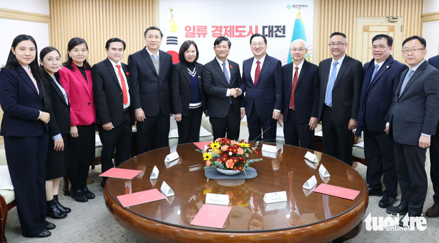  Ho Chi Minh City deepens ties with South Korean, Japanese partners  - Ảnh 2.