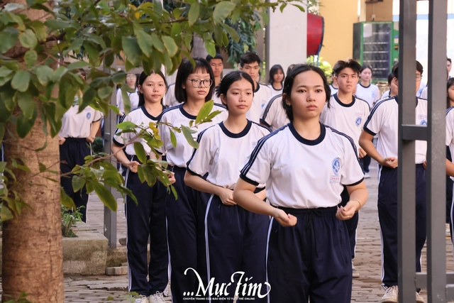 Khoảnh khắc ấn tượng khi học sinh TP.HCM cùng hòa nhịp trong bài đồng diễn võ nhạc Vovinam - Ảnh 2.