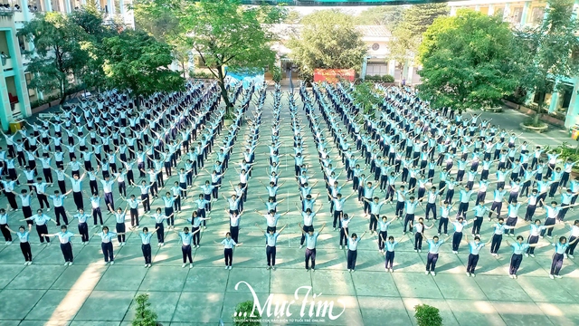 Khoảnh khắc ấn tượng khi học sinh TP.HCM cùng hòa nhịp trong bài đồng diễn võ nhạc Vovinam - Ảnh 27.