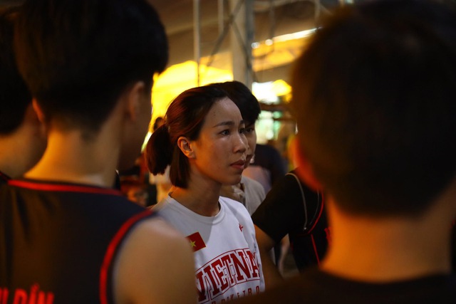 Cầu thủ xuất sắc nhất giải bóng rổ học sinh trung học gọi tên nam sinh Trường THPT Bùi Thị Xuân- Ảnh 7.