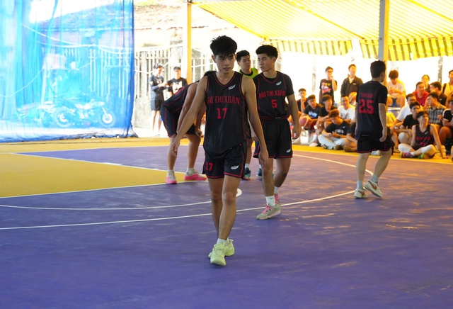 Cầu thủ xuất sắc nhất giải bóng rổ học sinh trung học gọi tên nam sinh Trường THPT Bùi Thị Xuân- Ảnh 3.