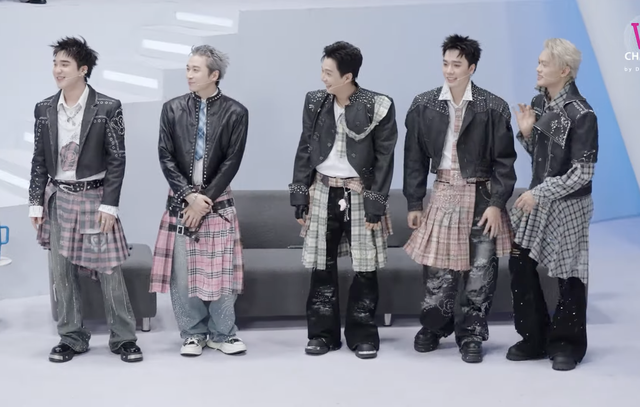 Robber hoán đổi với Vũ Cát Tường ở chung kết Anh trai say hi- Ảnh 4. Robber hoán đổi với Vũ Cát Tường ở chung kết Anh trai say hi- Ảnh 4.