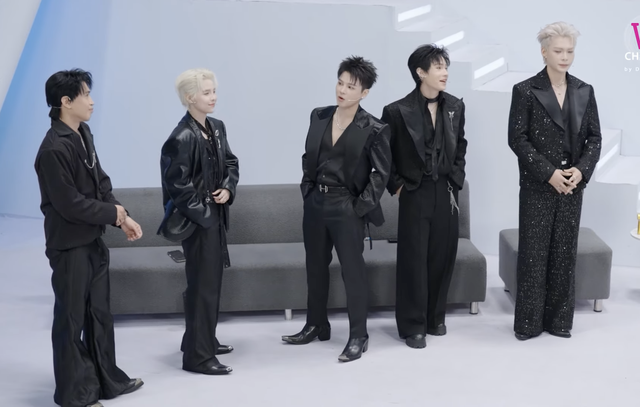 Robber hoán đổi với Vũ Cát Tường ở chung kết Anh trai say hi- Ảnh 6. Robber hoán đổi với Vũ Cát Tường ở chung kết Anh trai say hi- Ảnh 6.