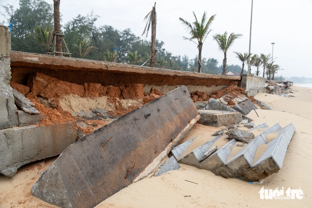 Vietnam $3.2mn coastal seawall collapses before use, repairs proposed - Ảnh 1. Vietnam $3.2mn coastal seawall collapses before use, repairs proposed - Ảnh 1.