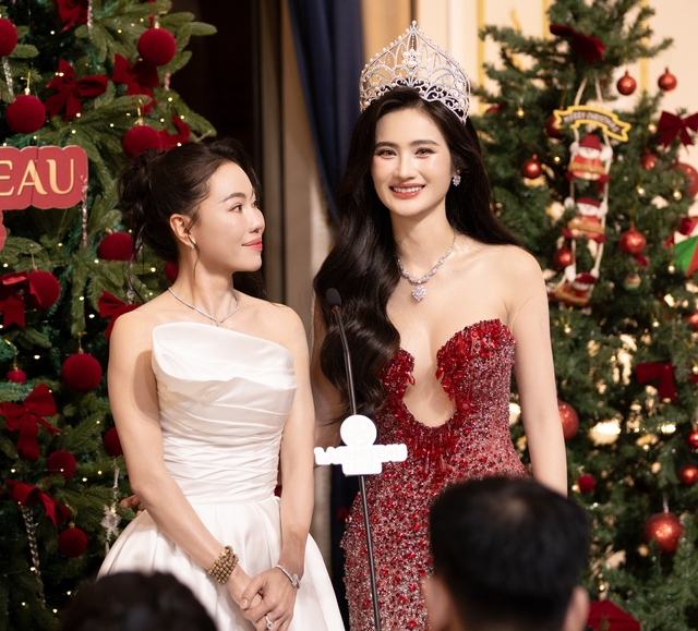 Hoa hậu Ý Nhi làm thêm nhiều giờ, mang cơm theo ăn để tiết kiệm chi phí- Ảnh 1. Hoa hậu Ý Nhi làm thêm nhiều giờ, mang cơm theo ăn để tiết kiệm chi phí- Ảnh 1.