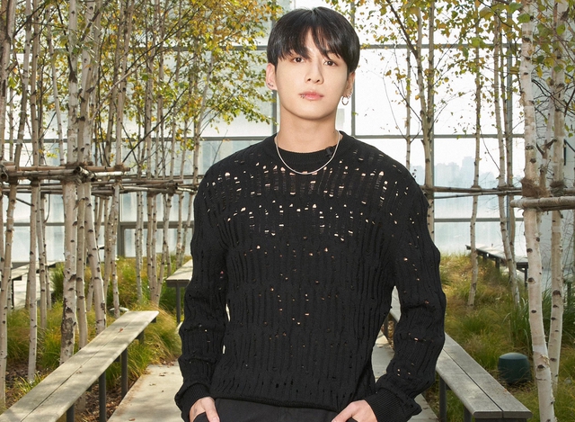 Jungkook (BTS) lập kỷ lục; Phim của Kim Seon Ho, Go Youn Jung chốt lịch phát sóng - Ảnh 1.