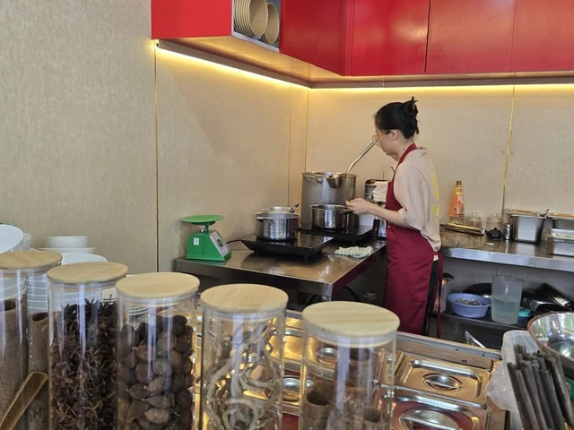 How a Thao Dien pho shop turns a family tradition into a global venture - Ảnh 5. How a Thao Dien pho shop turns a family tradition into a global venture - Ảnh 4.