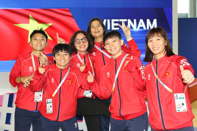 Vietnam football, futsal teams buy extra food amid nutrition concerns at SEA Games- Ảnh 1. Vietnam football, futsal teams buy extra food amid nutrition concerns at SEA Games- Ảnh 1.