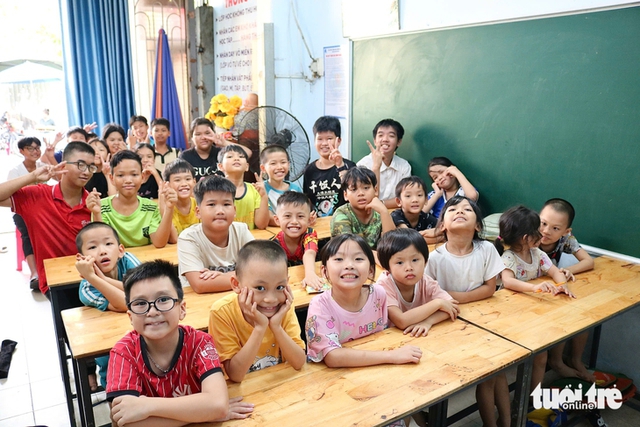 Ho Chi Minh City to provide meal, uniform support for disadvantaged students starting 2026- Ảnh 1.