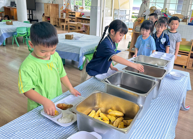 Ho Chi Minh City to pilot enhanced English program for preschool children- Ảnh 1.