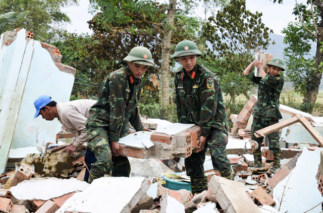 Historic floods in south-central Vietnam: from devastation to determined rebuilding - Ảnh 13.
