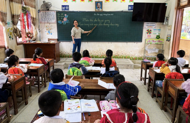 Historic floods in south-central Vietnam: from devastation to determined rebuilding - Ảnh 16.