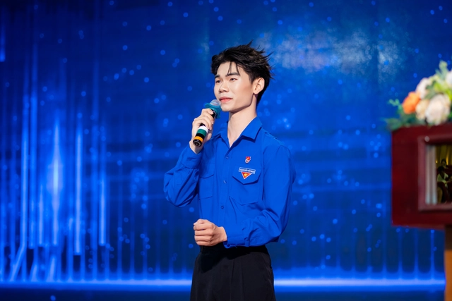 Hành trình "phá kén" của quán quân MIC Vàng Sinh Viên 2025 - Ảnh 4. Quán quân MIC Vàng Sinh Viên 2025: Dám "phá kén" để chạm ước mơ - Ảnh 3.