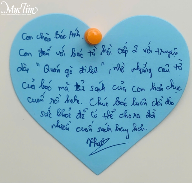 Nhà văn Nguyễn Nhật Ánh tặng chữ ký cho hơn 600 bạn đọc- Ảnh 5. Nhà văn Nguyễn Nhật Ánh tặng chữ ký cho hơn 600 bạn đọc- Ảnh 5.