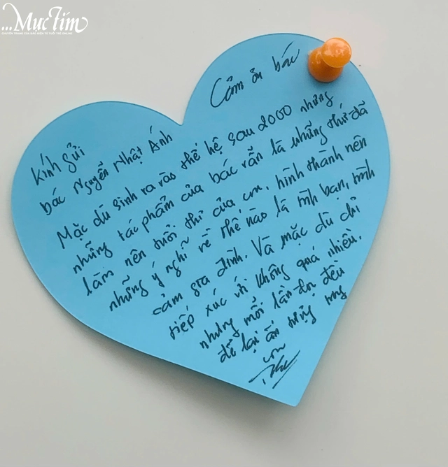 Nhà văn Nguyễn Nhật Ánh tặng chữ ký cho hơn 600 bạn đọc- Ảnh 7. Nhà văn Nguyễn Nhật Ánh tặng chữ ký cho hơn 600 bạn đọc- Ảnh 7.