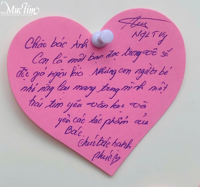 Nhà văn Nguyễn Nhật Ánh tặng chữ ký cho hơn 600 bạn đọc- Ảnh 8. Nhà văn Nguyễn Nhật Ánh tặng chữ ký cho hơn 600 bạn đọc- Ảnh 8.